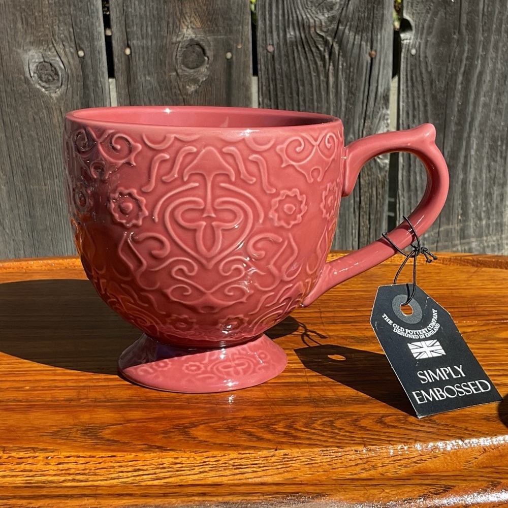 NWT The  Old Pottery Company Victorian Pattern Footed Coffee Tea Mug Pink